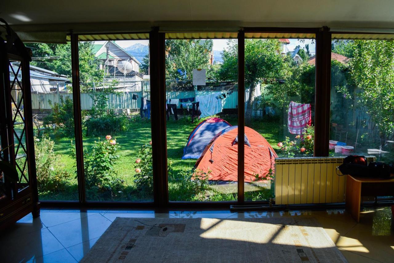 "European" Backpackers Hostel In Almatý Exterior foto